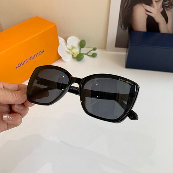 Louis Vuitton Black Women's Sunglasses - Picture 1 of 7